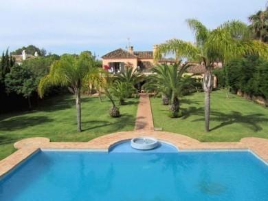 Chalet con 6 dormitorios se vende en Marbella, Costa del Sol