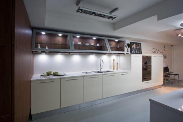 Muebles cocina crhonos crema exposicion