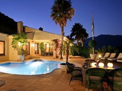 Chalet con 4 dormitorios se vende en Benahavis, Costa del Sol