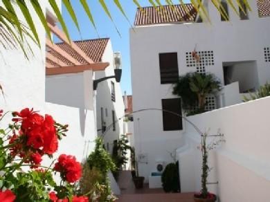 Apartamento con 2 dormitorios se vende en Marbella, Costa del Sol