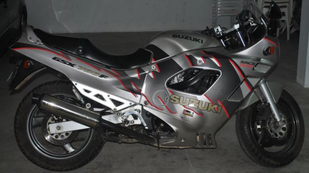 Vendo GSX 750F  año 92   Muy buen Estado.........Oportunidad