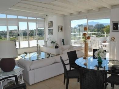 Apartamento con 3 dormitorios se vende en Marbella, Costa del Sol