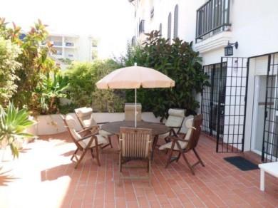 Apartamento con 3 dormitorios se vende en Marbella, Costa del Sol