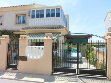 Chalet pareado con 3 dormitorios se vende en Playa Flamenca, Costa Blanca