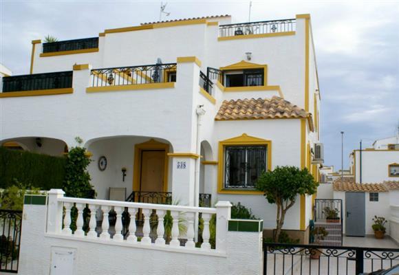 House for Sale in Entre Naranjos, Los Montsinos, Comunidad Valenciana, Ref# 2933196