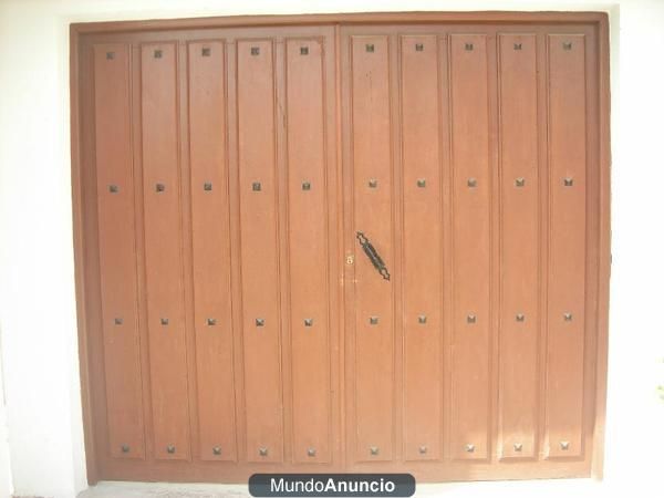 se vende puerta de madera de 2,30x2,60