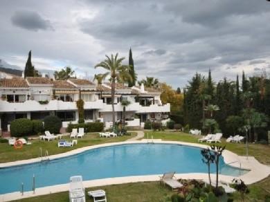 Apartamento con 2 dormitorios se vende en Marbella, Costa del Sol