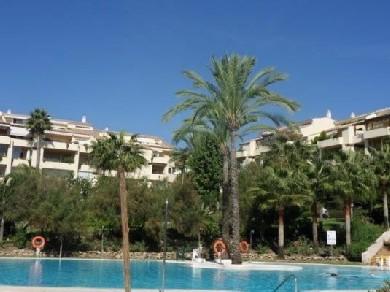 Apartamento con 3 dormitorios se vende en Marbella, Costa del Sol