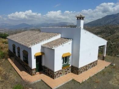 Chalet con 3 dormitorios se vende en Canillas De Aceituno, Axarquia