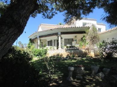 Chalet con 6 dormitorios se vende en Marbella, Costa del Sol