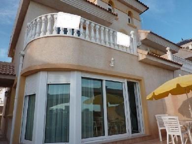 Apartamento duplex con 3 dormitorios se vende en La Zenia, Costa Blanca