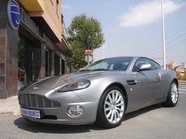 ASTON MARTIN VANQUISH V12 457 cv