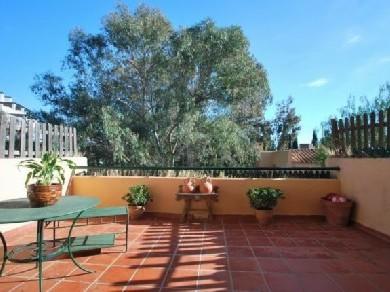 Apartamento con 3 dormitorios se vende en Marbella, Costa del Sol