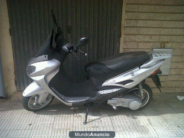 se vende moto de 125