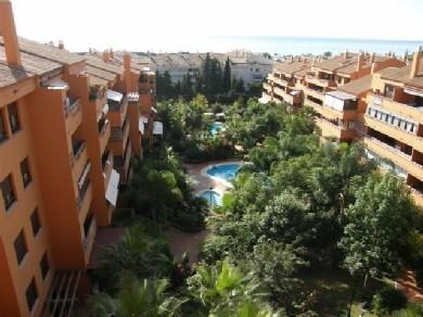 Apartamento con 2 dormitorios se vende en Marbella, Costa del Sol