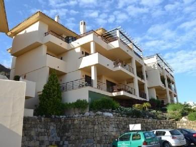 Apartamento con 2 dormitorios se vende en Marbella, Costa del Sol