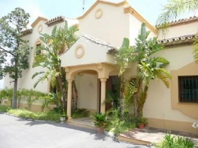 Chalet con 4 dormitorios se vende en Estepona, Costa del Sol