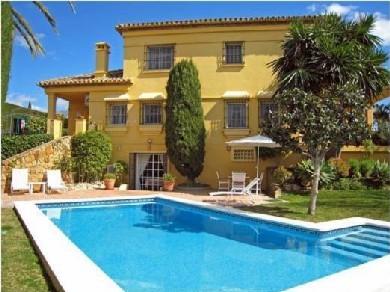 Chalet con 5 dormitorios se vende en Marbella, Costa del Sol