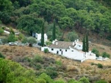 Chalet con 6 dormitorios se vende en Estepona, Costa del Sol