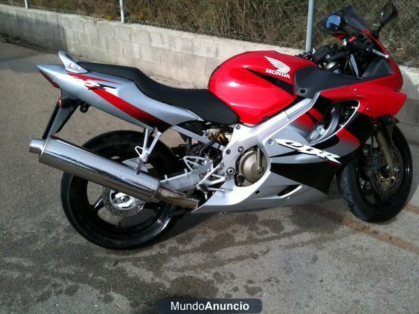 se vende honda CBR 600 del año 2005