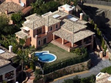 Chalet con 4 dormitorios se vende en Marbella, Costa del Sol