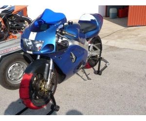 SUZUKI GSX R 750