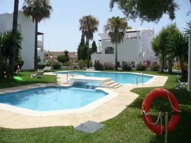 Apartamento con 2 dormitorios se vende en Estepona, Costa del Sol