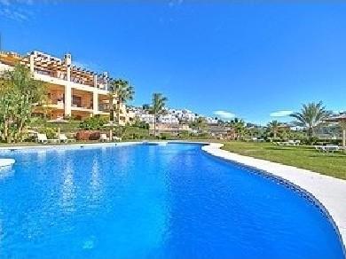 Apartamento con 3 dormitorios se vende en Marbella, Costa del Sol