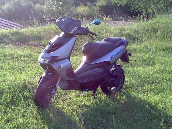 SE vende aprilia SR50