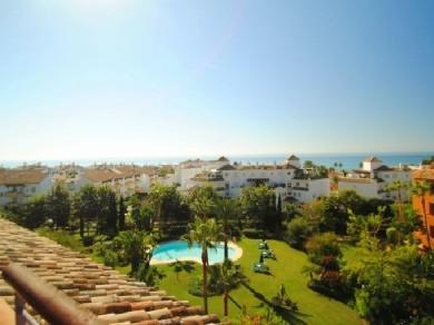 Apartamento con 4 dormitorios se vende en Marbella, Costa del Sol