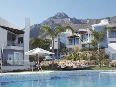 Apartamento con 2 dormitorios se vende en Marbella, Costa del Sol