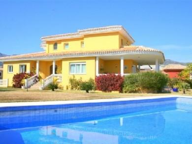 Chalet con 8 dormitorios se vende en Benalmadena Costa, Costa del Sol