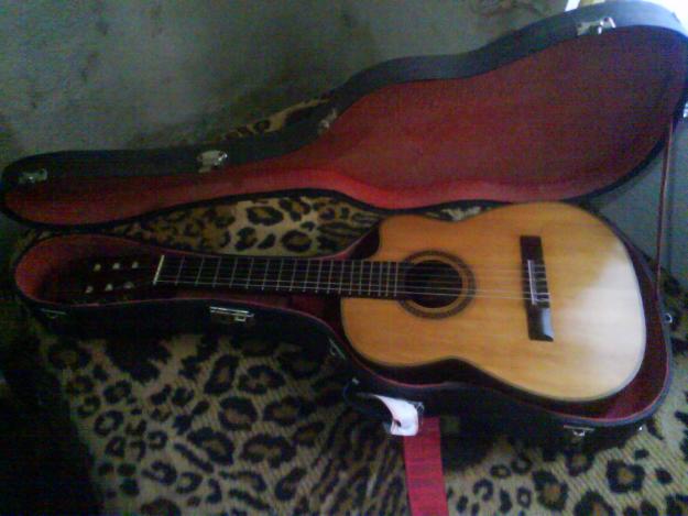 Guitarra Requinto Mexicano.