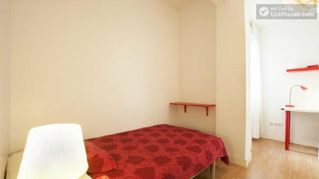 Rooms available - Nice 4-Bedroom apartment near the markets of El Rastro and Puerta del Toledo