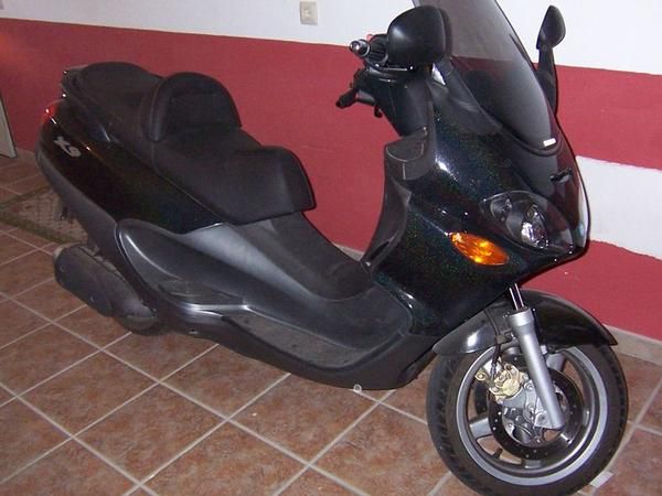 VENDO MOTO PIAGGIO X9 180CC CON 1850 KM