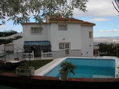 Chalet con 5 dormitorios se vende en Alhaurin de la Torre