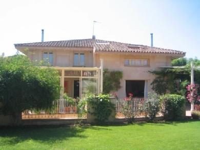 Chalet con 5 dormitorios se vende en Marbella, Costa del Sol