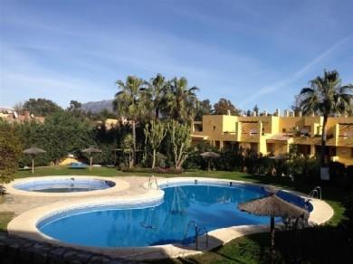 Apartamento con 2 dormitorios se vende en Marbella, Costa del Sol