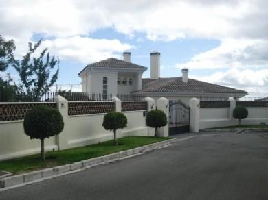 Chalet con 4 dormitorios se vende en Benahavis, Costa del Sol