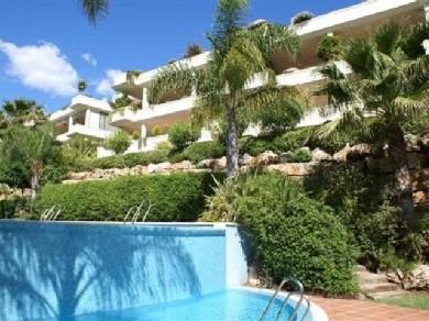 Apartamento con 3 dormitorios se vende en Marbella, Costa del Sol