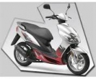 Vendo Urgente Una Yamaha Jog-R Plateada Y Roja+ Regalo 2 Cascos - mejor precio | unprecio.es