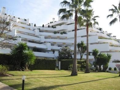 Apartamento con 2 dormitorios se vende en Marbella, Costa del Sol