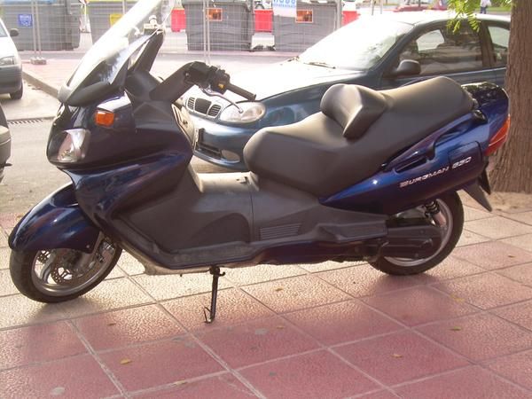 SUZUKI BURGMAN 650 VERSION ESPECIAL 3.500 euros