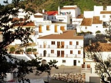 Chalet con 6 dormitorios se vende en Totalan, Axarquia