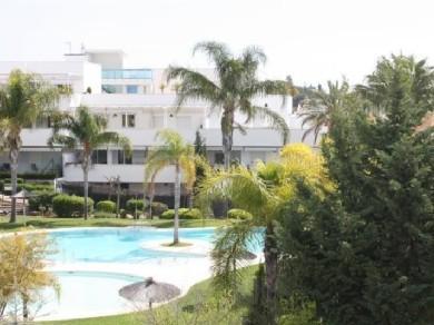 Apartamento con 3 dormitorios se vende en Marbella, Costa del Sol