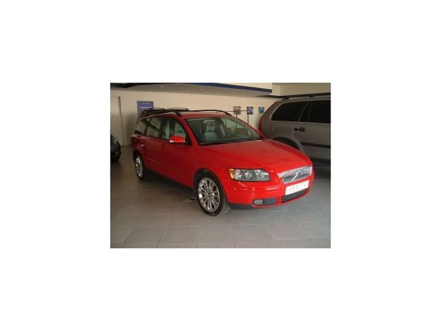 VOLVO V50 2.4 MOMENTUM