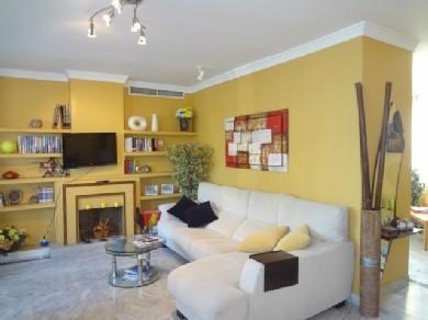 Apartamento con 2 dormitorios se vende en Marbella, Costa del Sol