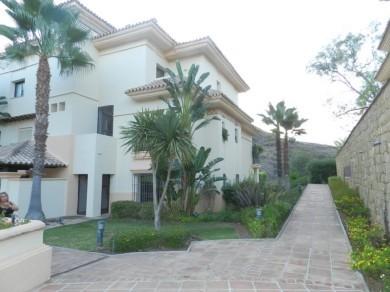 Apartamento con 2 dormitorios se vende en Marbella, Costa del Sol