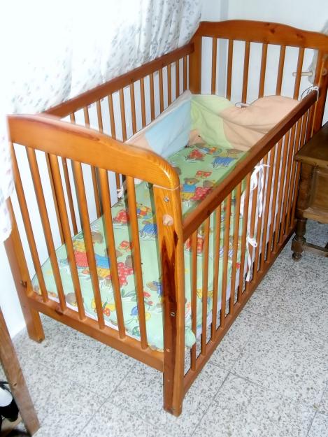 Cama infantil de madera, muy bien guardada