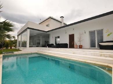 Chalet con 4 dormitorios se vende en Marbella, Costa del Sol